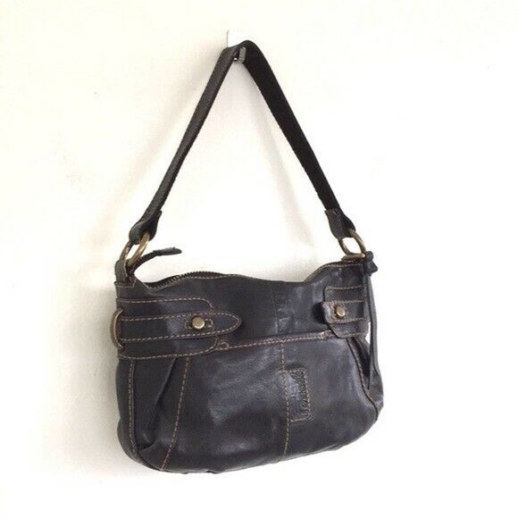 Fossil black classic leather shoulder bag women's EUC pre-owned 12" x 7.5" x 3" - Picture 1 of 8